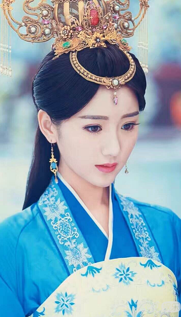 毛晓彤：一颦一笑都美得不可方物 被赞最美反派