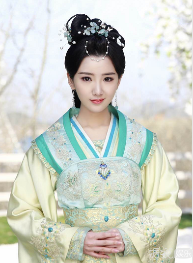 毛晓彤：一颦一笑都美得不可方物 被赞最美反派