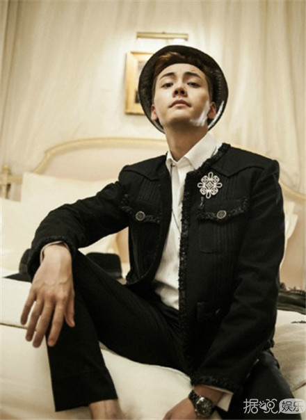 权志龙陈伟霆巴黎时装秀同框 帅哥果然特别受时尚圈宠爱