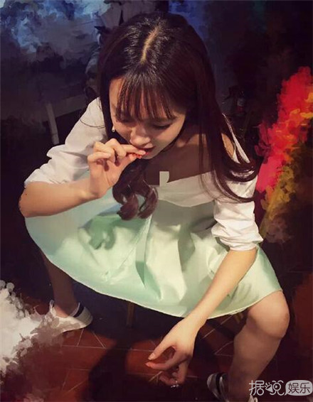 女星坐姿不雅会被狠批！  盘点各女星谁的坐姿最优雅