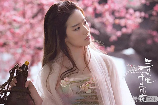 刘亦菲演得了白浅又可化身冰雪美人 最后一张亮眼了……