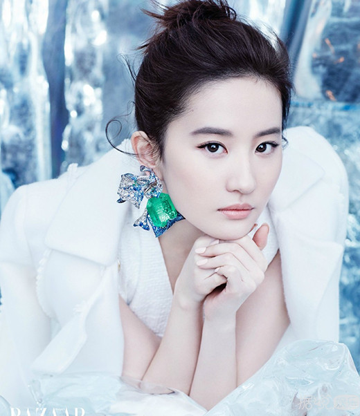 刘亦菲演得了白浅又可化身冰雪美人 最后一张亮眼了……