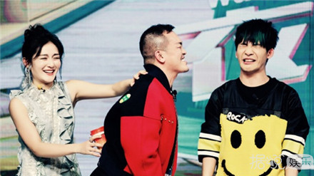 大张伟杜海涛奔着娜姐来串门  陈赫惊现海涛衣橱藏有马桶....