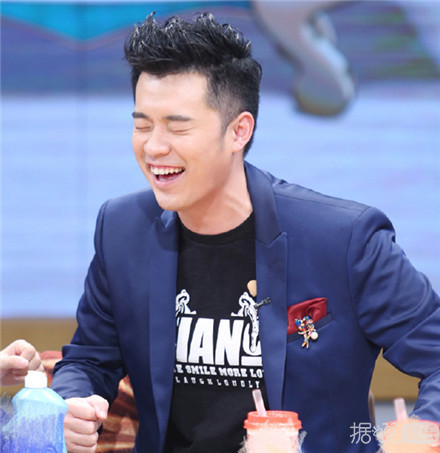 大张伟杜海涛奔着娜姐来串门  陈赫惊现海涛衣橱藏有马桶....