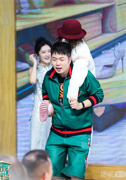 大张伟杜海涛奔着娜姐来串门  陈赫惊现海涛衣橱藏有马桶....