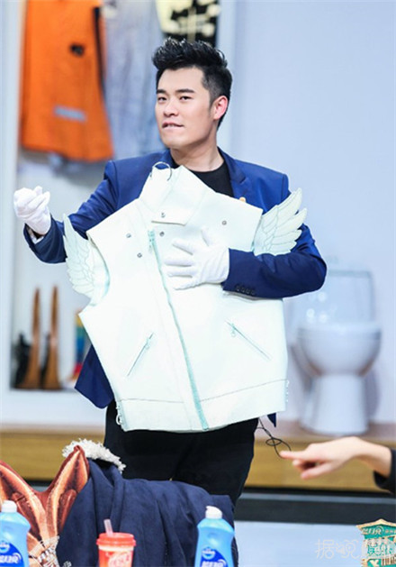 大张伟杜海涛奔着娜姐来串门  陈赫惊现海涛衣橱藏有马桶....