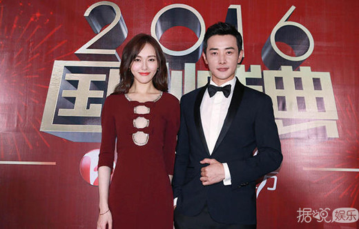 唐嫣罗晋亲密耳语狂撒狗粮 两人的目光里只有彼此