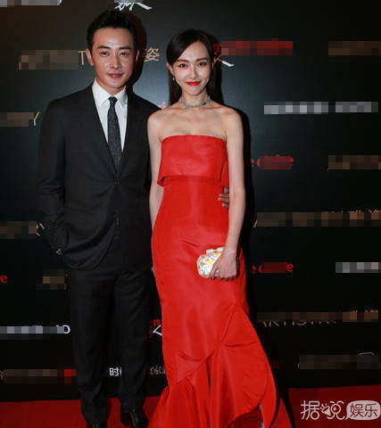 唐嫣罗晋亲密耳语狂撒狗粮 两人的目光里只有彼此