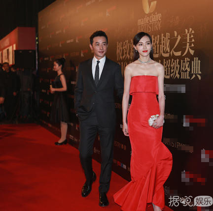 唐嫣罗晋亲密耳语狂撒狗粮 两人的目光里只有彼此