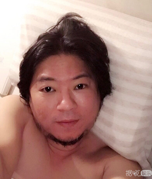 高晓松晒自拍裸照 画面太美亮瞎了我的卡姿兰大眼睛