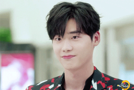 我硕真是帅的不要不要的,笑起来好看死了,就是喜欢笑起来这样好看