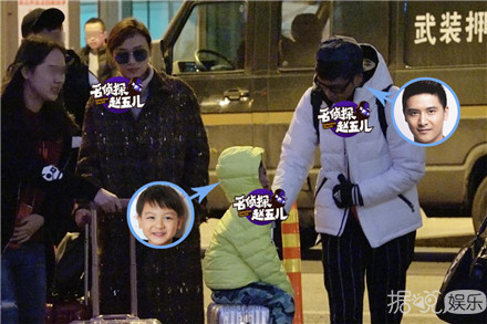 田亮一家三口霸气亮相机场遭围观  森碟去哪了卖萌晒照怎么能少她？