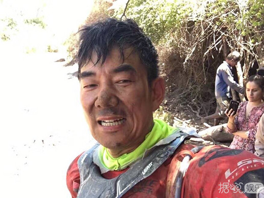 任贤齐赛车受伤撞到腰 他曾夺过越野摩托车冠军 任贤齐赛车受伤撞到腰 他曾夺过越野摩托车冠军
