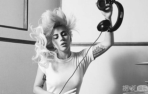Lady Gaga爱情事业双丰收 除获公告牌冠军外又与经纪人热恋中