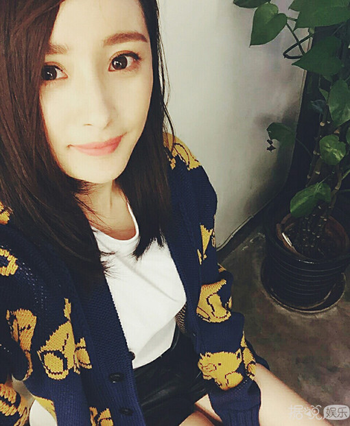 范冰冰不露耳朵是因为它丑 杨幂拍照露左脸原来是因为这个……