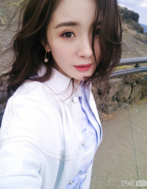 范冰冰不露耳朵是因为它丑 杨幂拍照露左脸原来是因为这个……