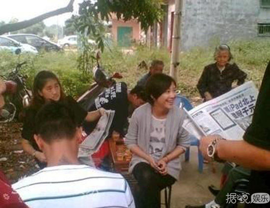 黄晓明坐地铁,杨洋路边蹲,论接地气,我只服最后一位 黄晓明坐地铁,杨洋路边蹲,论接地气,我只服最后一位