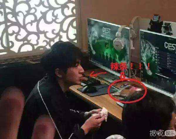 黄晓明坐地铁,杨洋路边蹲,论接地气,我只服最后一位 黄晓明坐地铁,杨洋路边蹲,论接地气,我只服最后一位