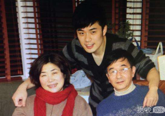 表舅是陈凯歌不算什么,陈赫的爸爸也蛮厉害的 表舅是陈凯歌不算什么,陈赫的爸爸也蛮厉害的
