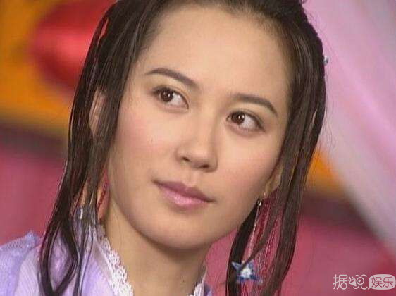 拒当女一，李小冉陈数都为她着迷，47岁的俞飞鸿活得太有魅力了