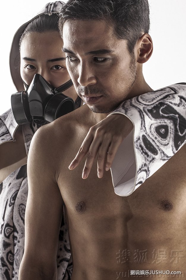 木幡龙秀腹肌晋升男神 大片揭人之奇妙关系