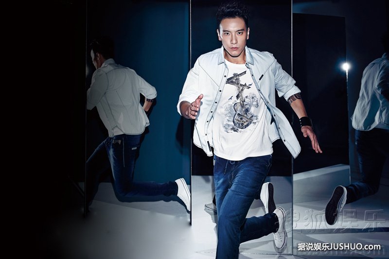 王阳明半裸代言 身价飙升炙手可热