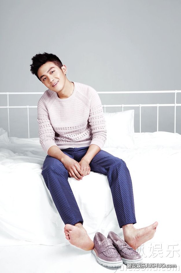 李泽锋变身冬日暖男 演最忠土匪展俏皮魅力