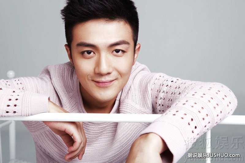 李泽锋变身冬日暖男 演最忠土匪展俏皮魅力