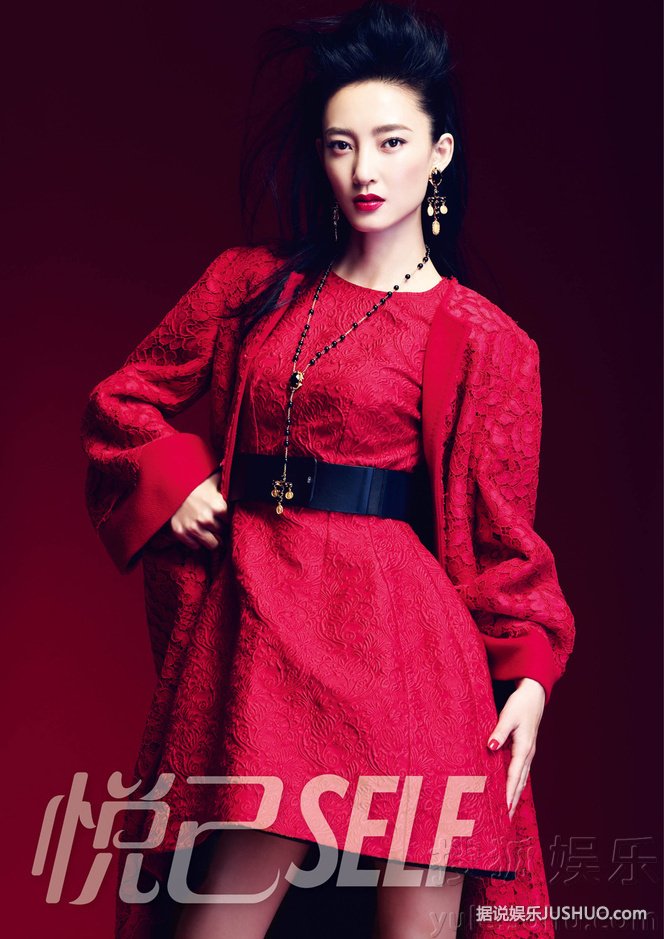王丽坤杂志大片曝光 情迷圣诞红