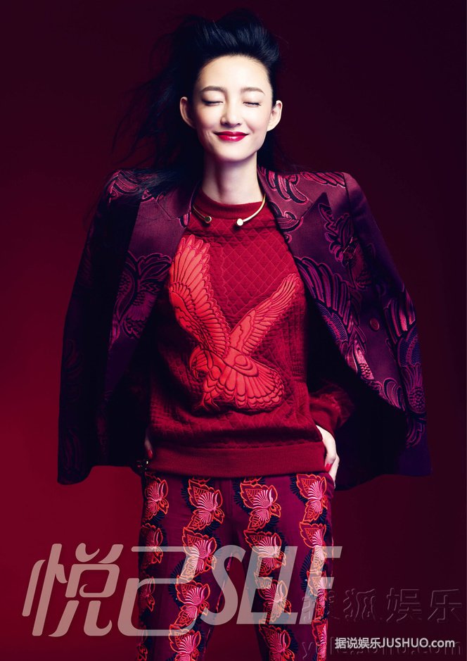 王丽坤杂志大片曝光 情迷圣诞红