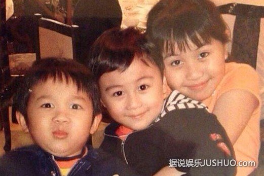 赌王四房子女童年照曝光 姐弟可爱相拥(图)