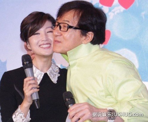 成龙回应贴面宋祖英:我每次都这样 别大惊小怪 成龙回应贴面宋祖英:我每次都这样 别大惊小怪