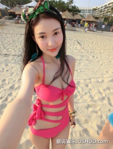 郭美美度假晒比基尼照