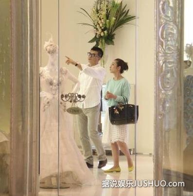 秦海璐年内完婚 挑选婚纱晒幸福