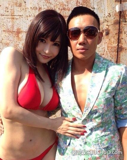 冲田杏梨晒出自拍照 胸器大过西瓜