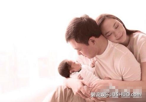 吴佩慈全家福照曝光 老公前女友颖儿讽刺吴佩慈