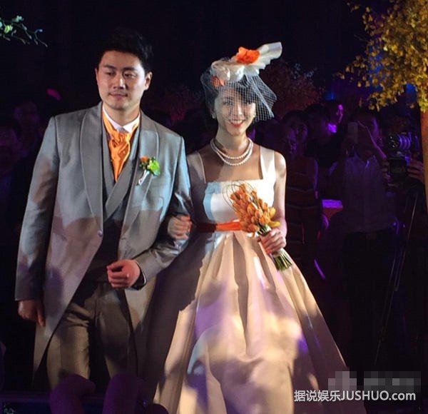 演员黄小蕾与老公38天闪婚闪孕 张国立当证婚人 演员黄小蕾与老公38天闪婚闪孕 张国立当证婚人