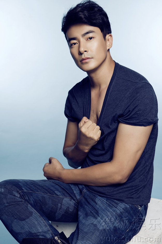 于波最新写真曝光 造型阳光帅气变身时尚暖男