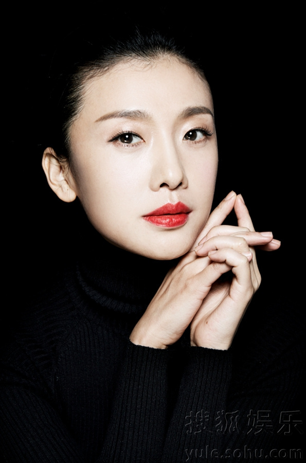 倪景阳最新时尚大片曝光 诠释冷艳红唇诱惑