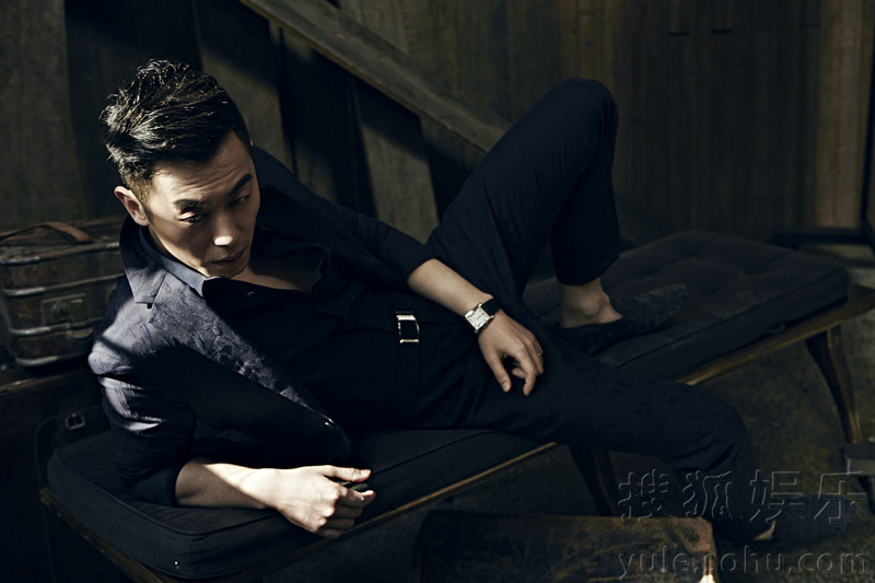 朱亚文最新封面大片曝光 复古演绎雅痞时尚