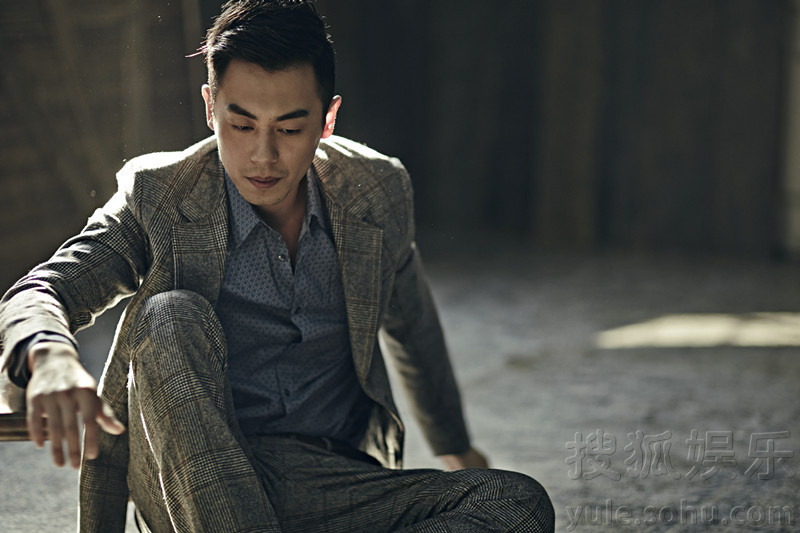 朱亚文最新封面大片曝光 复古演绎雅痞时尚