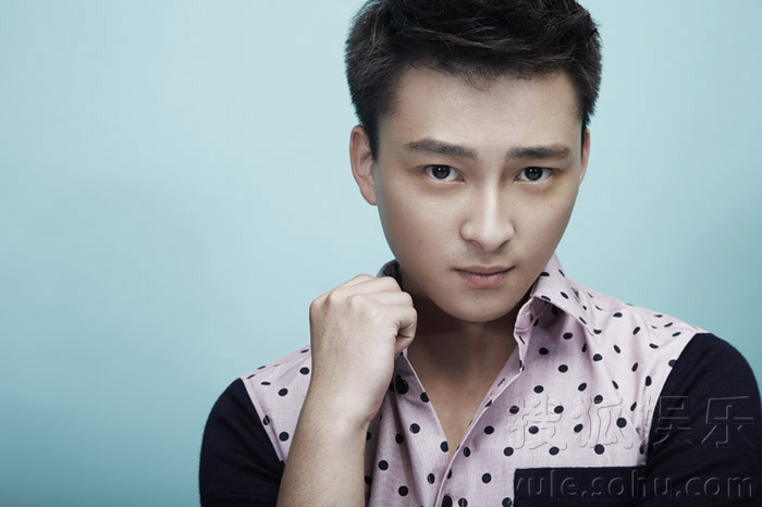 邱爽最新写真曝光 鬼马表情尽显青春活力