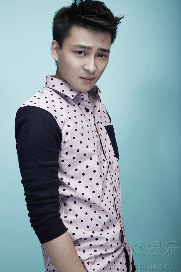 邱爽最新写真曝光 鬼马表情尽显青春活力