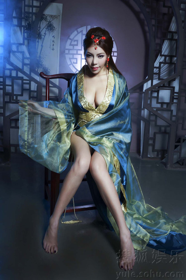 四大嫩模古装写真化身美妃 性感直超“武媚娘”