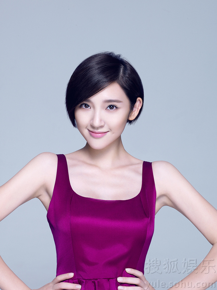 唐艺昕裸妆写真纯净无雕饰 简约紫裙清秀典雅