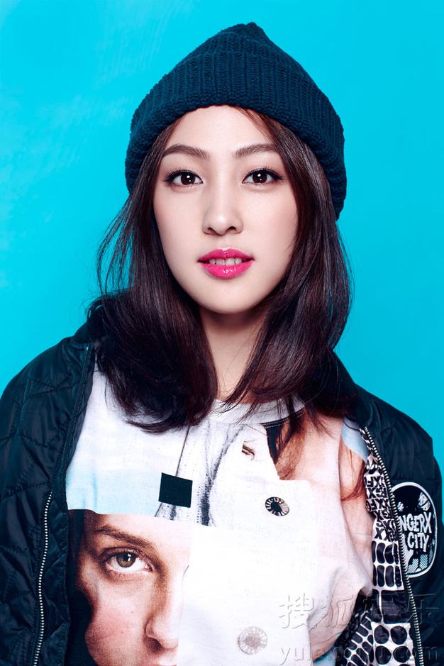 袁晓旭最新时尚写真出炉 灿烂笑容温暖寒冬