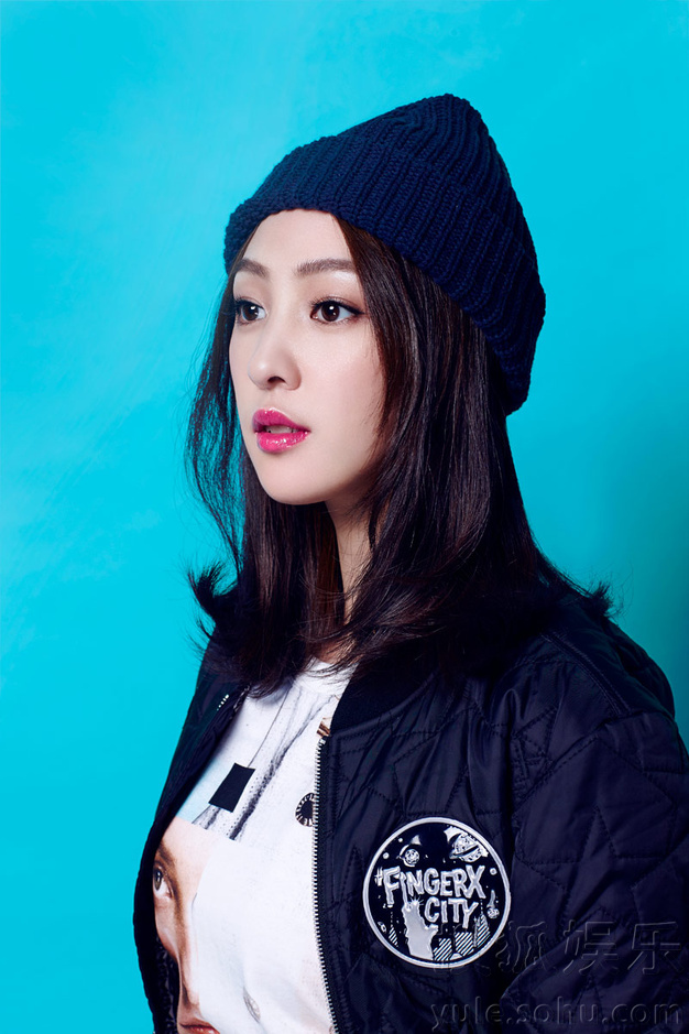 袁晓旭最新时尚写真出炉 灿烂笑容温暖寒冬