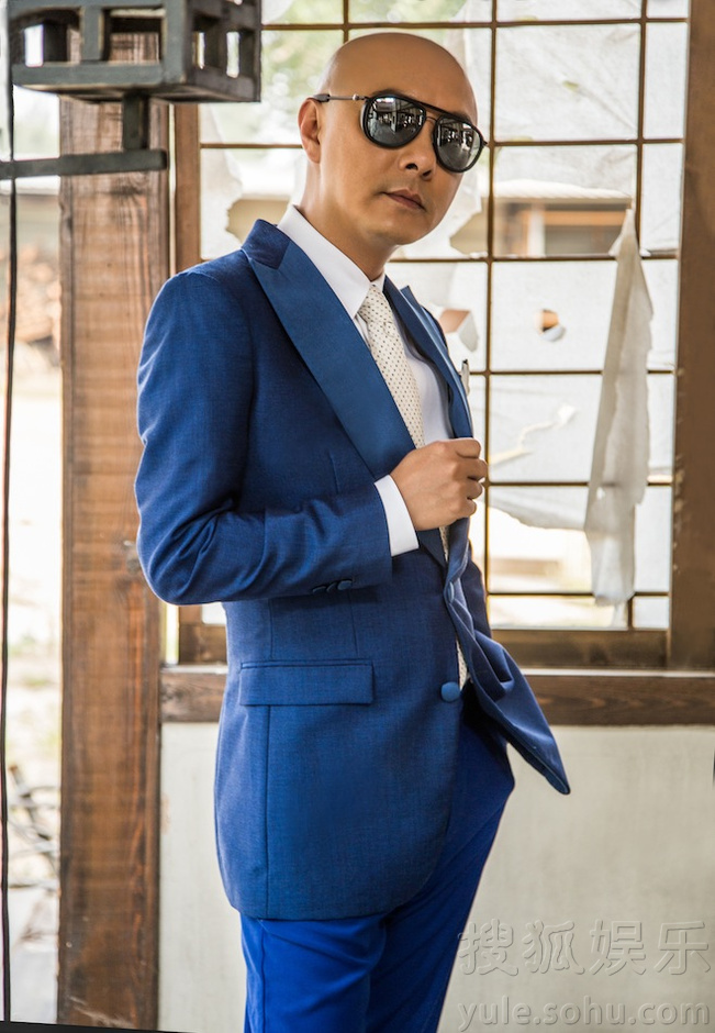 张卫健潮叔范儿十足 获赞“最帅光头西装男”
