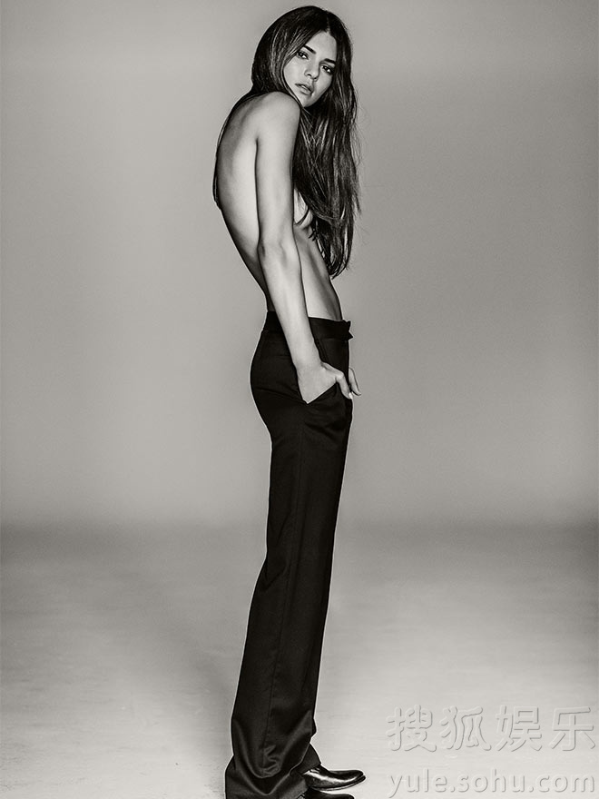 肯达尔-詹娜大尺度全裸出镜 黑白大片显格调