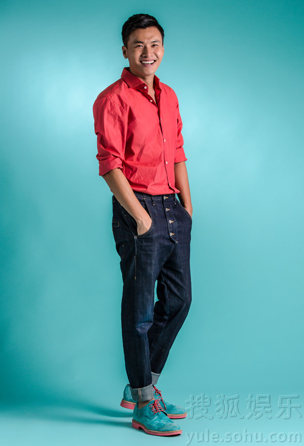 于滨发布最新时尚写真 顽皮不羁展熟男魅力